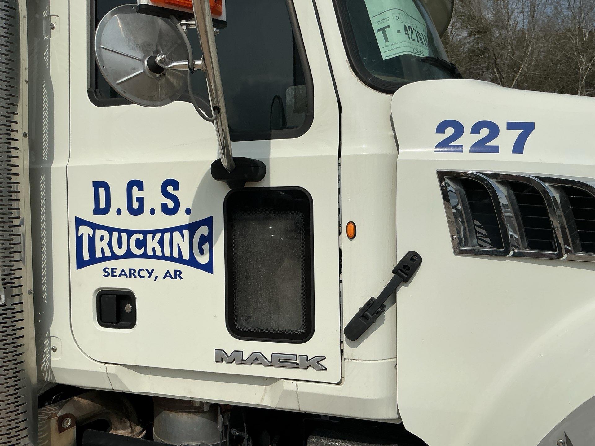 2014 Mack GU713