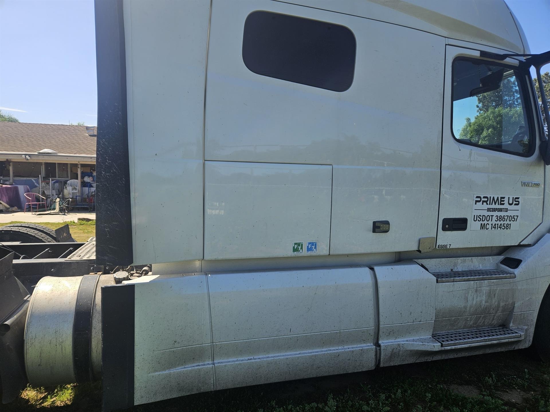 2021 Volvo VNL64T760
