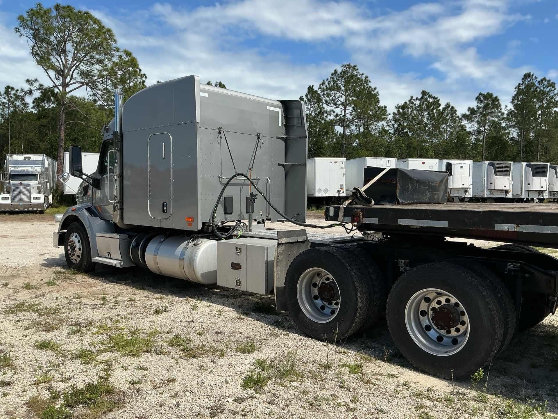 2021 Peterbilt 567