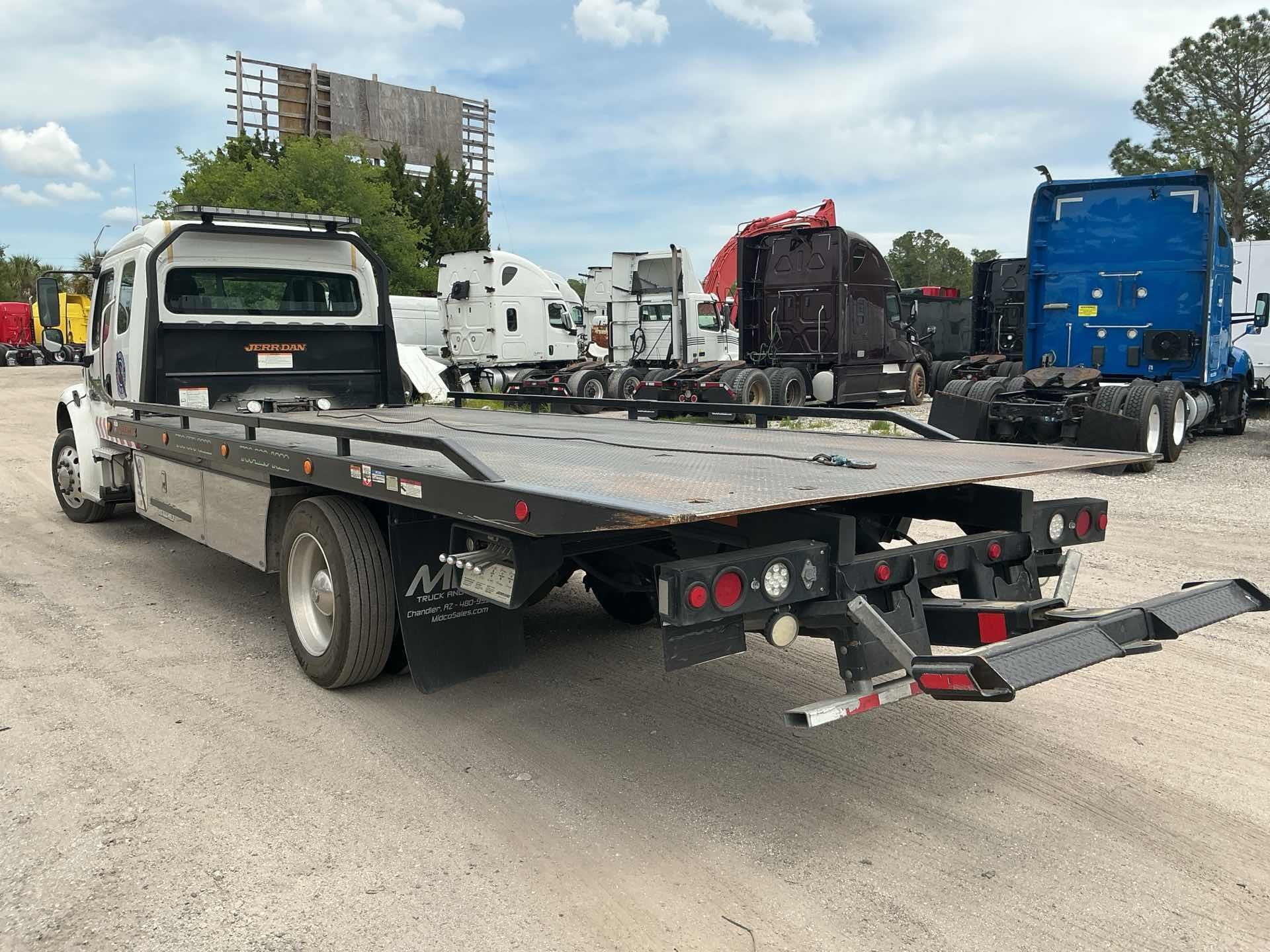2024 Freightliner BUSINESS CLASS M2 106