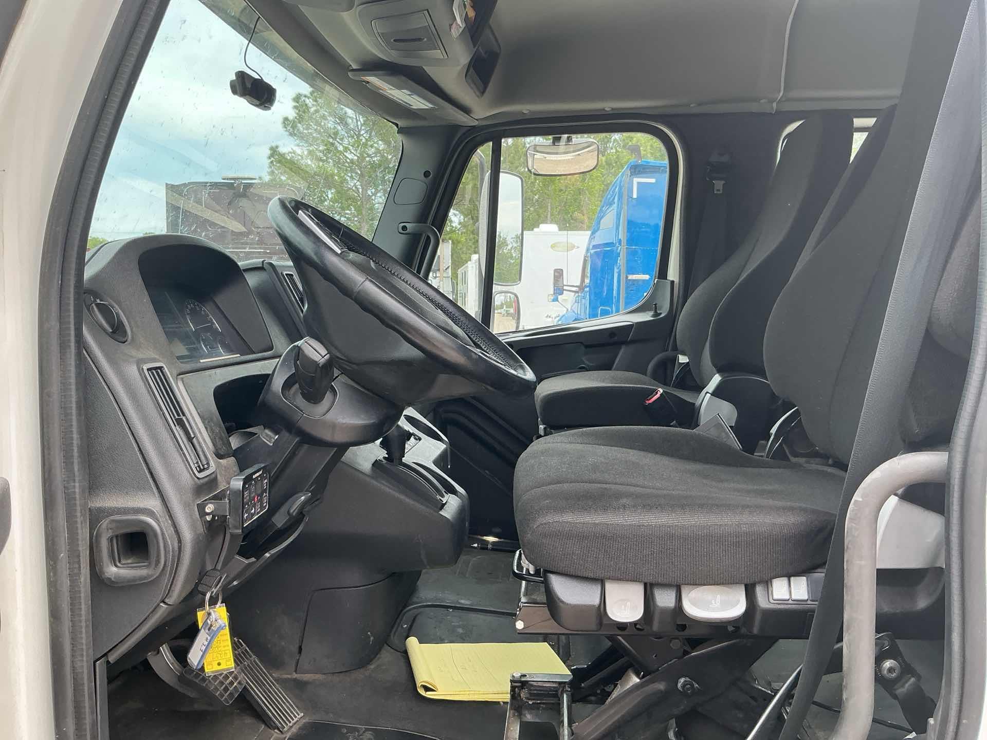 2024 Freightliner BUSINESS CLASS M2 106
