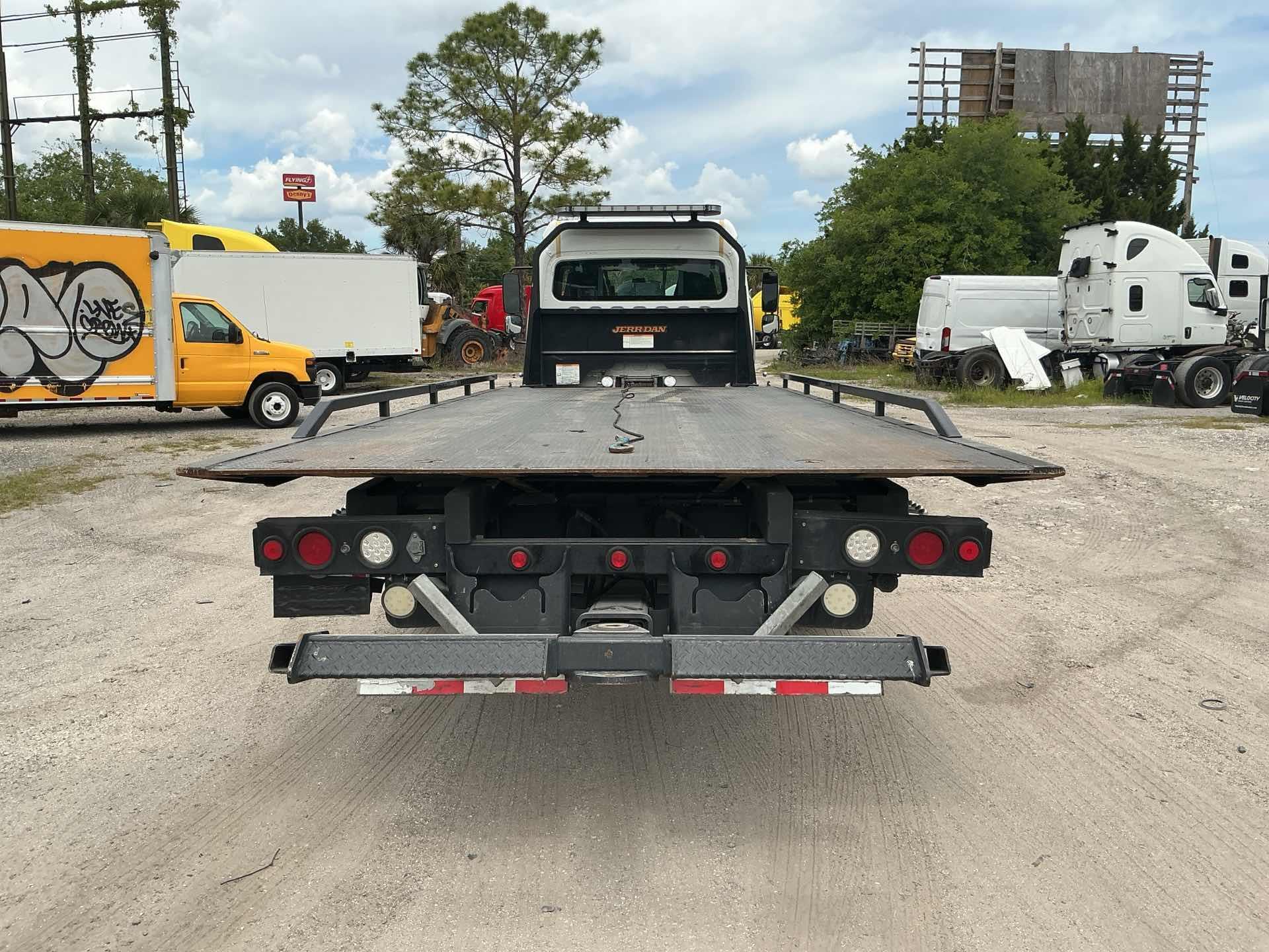 2024 Freightliner BUSINESS CLASS M2 106
