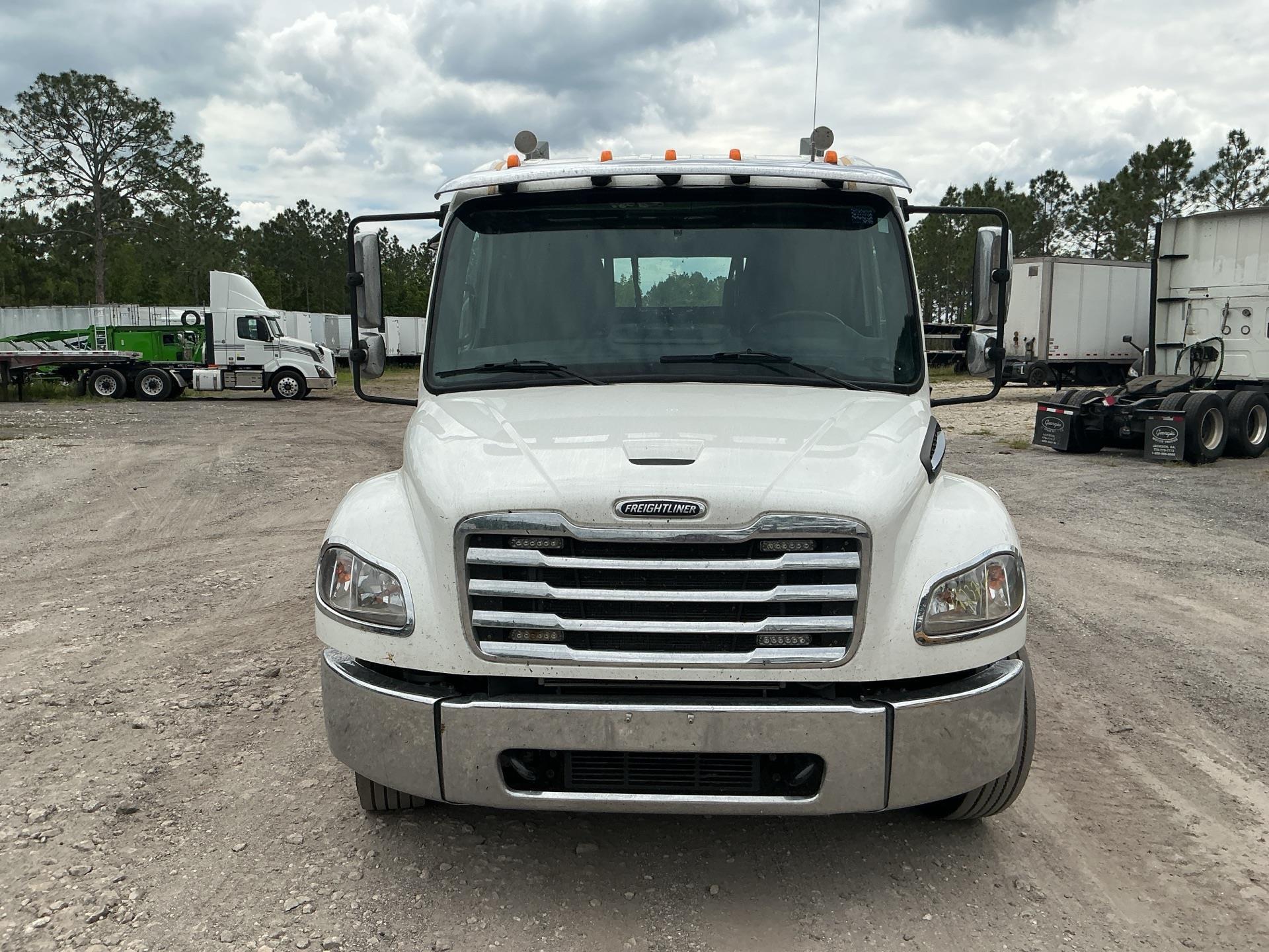 2024 Freightliner BUSINESS CLASS M2 106