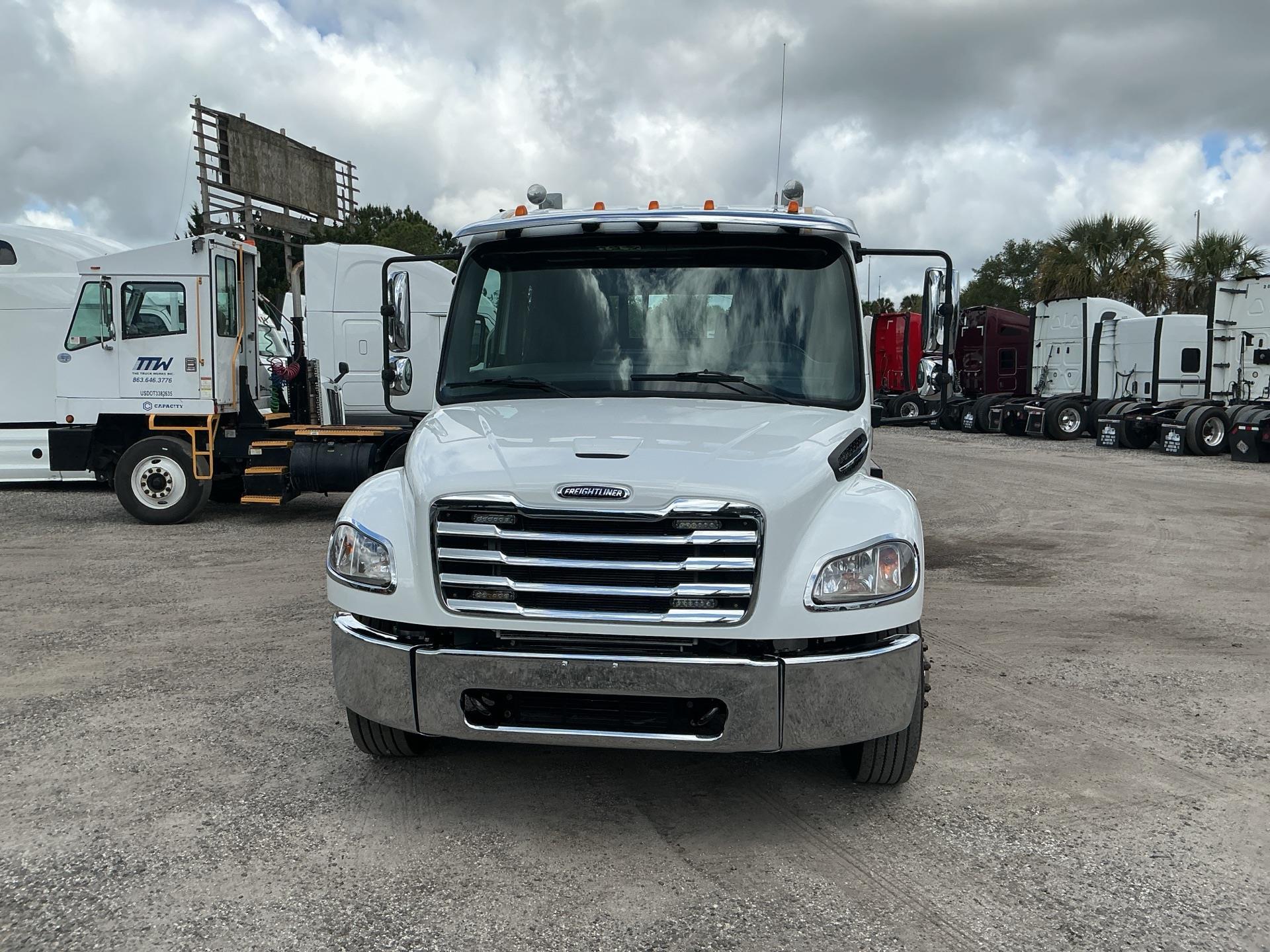 2024 Freightliner BUSINESS CLASS M2 106