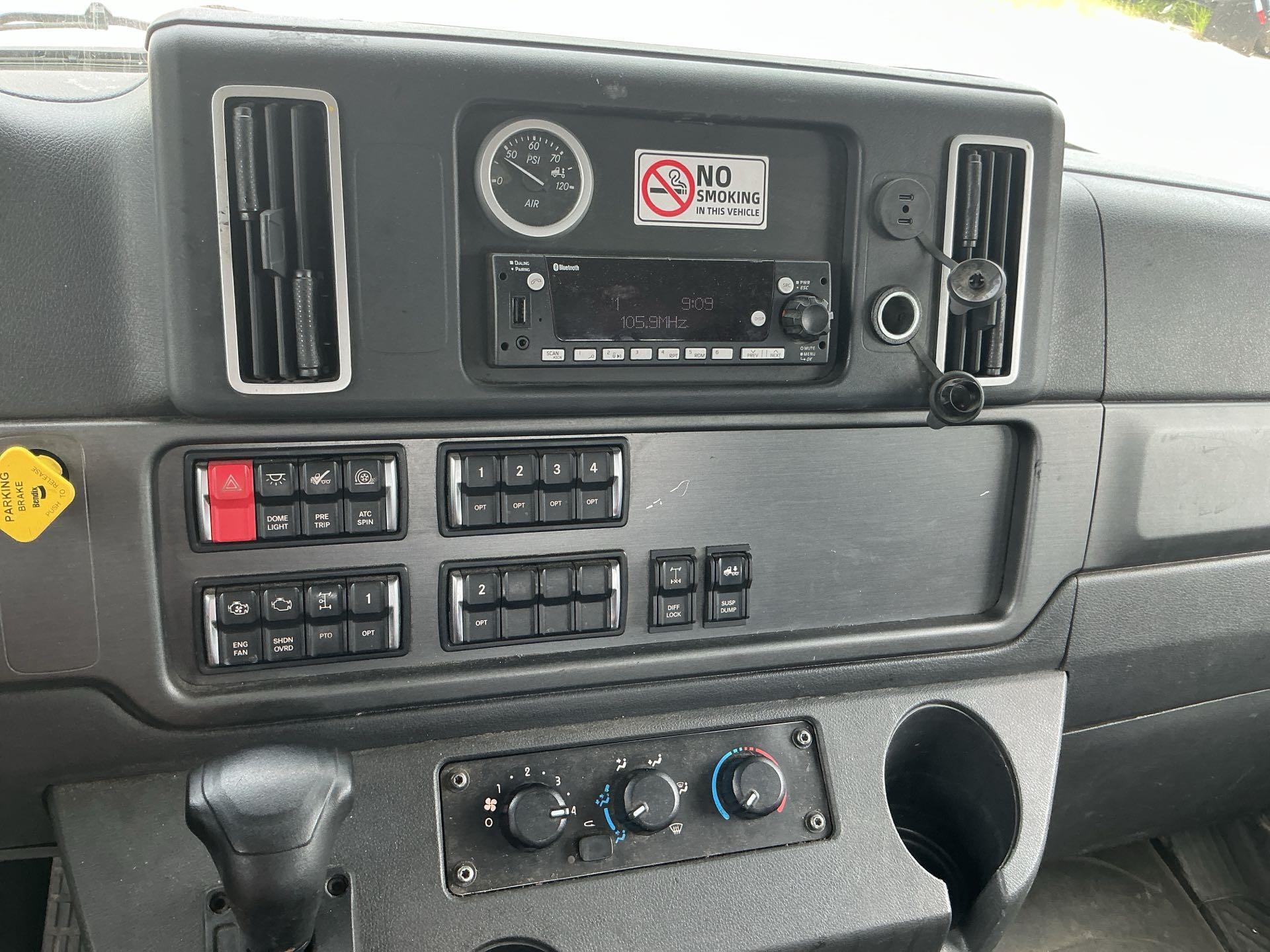 2024 Freightliner BUSINESS CLASS M2 106