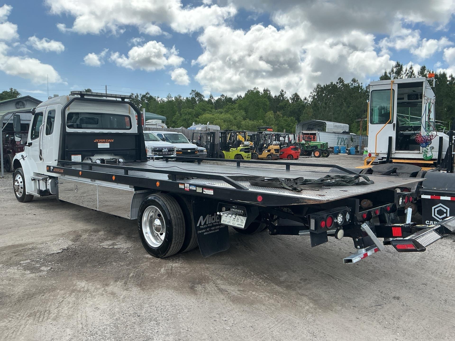 2024 Freightliner BUSINESS CLASS M2 106