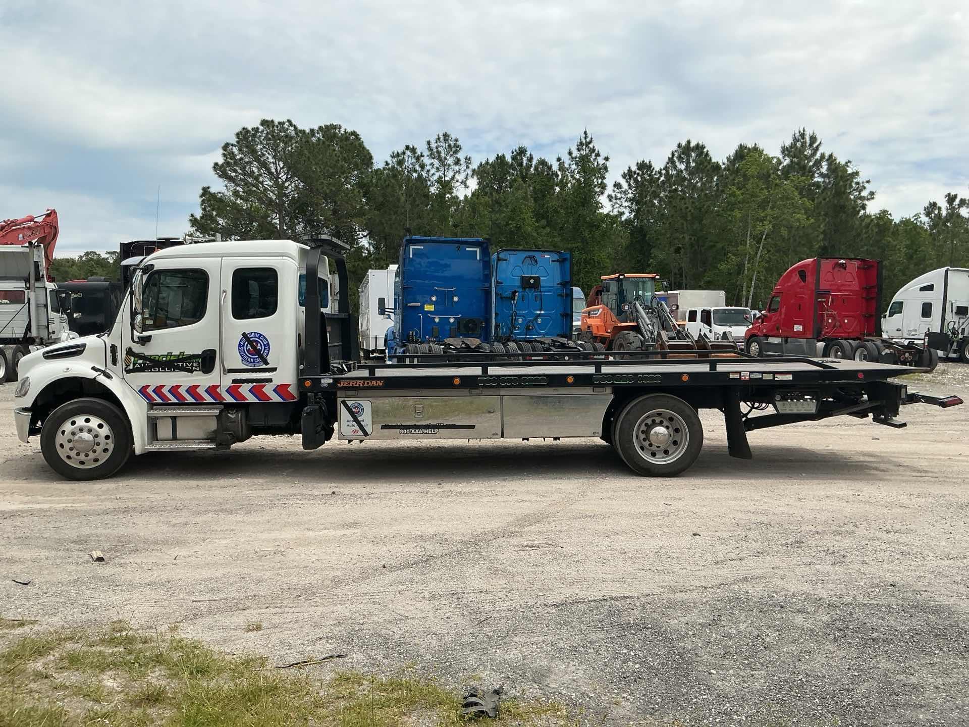 2024 Freightliner BUSINESS CLASS M2 106