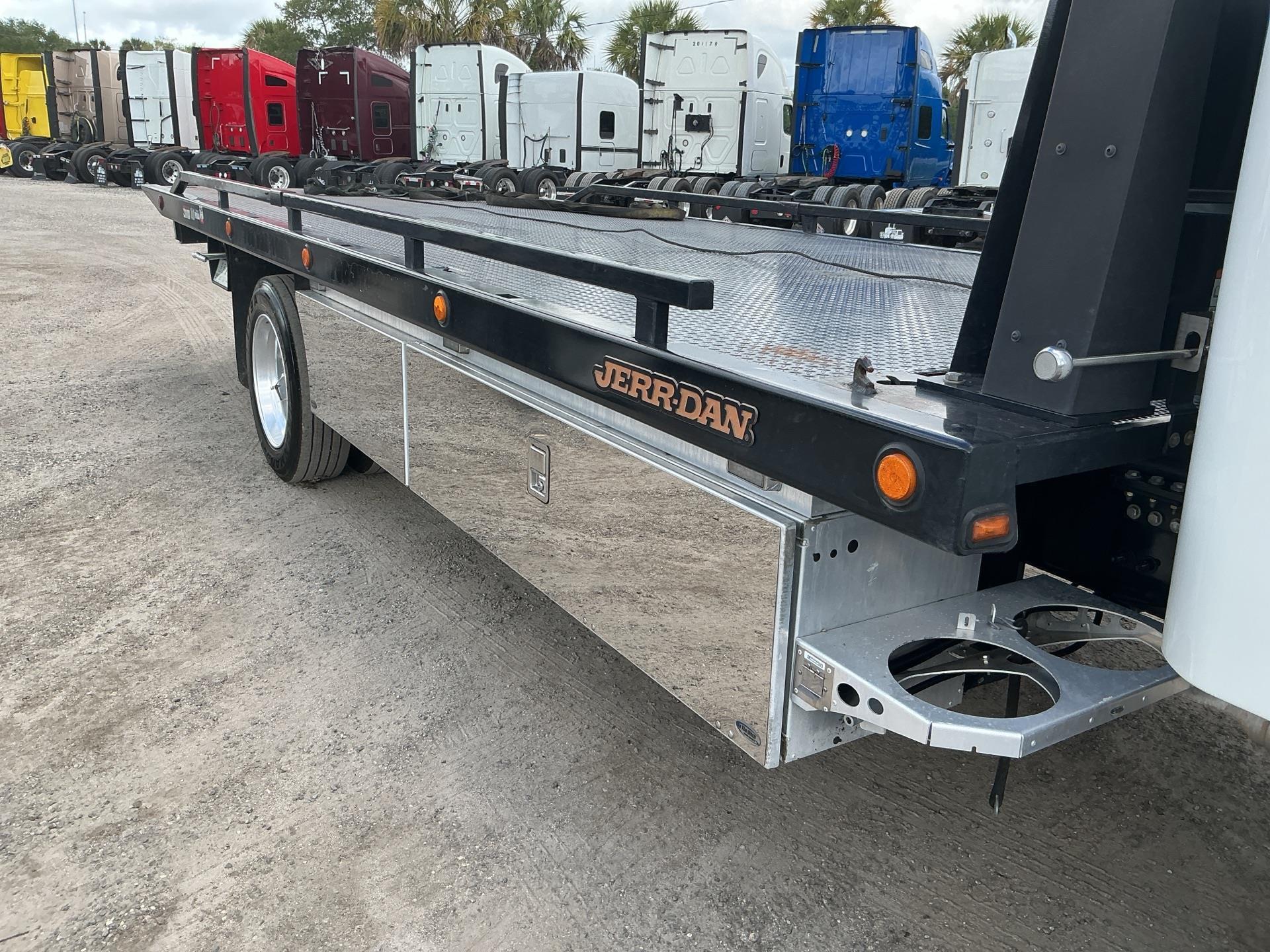 2024 Freightliner BUSINESS CLASS M2 106