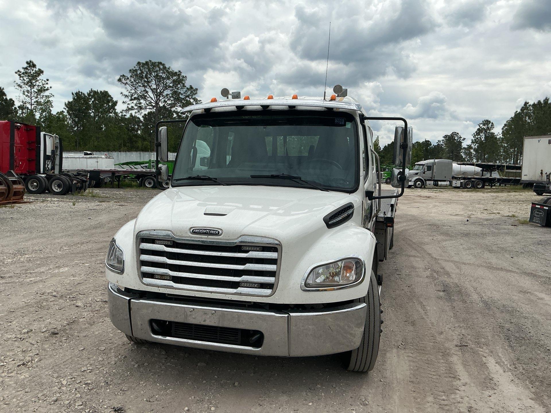2024 Freightliner BUSINESS CLASS M2 106