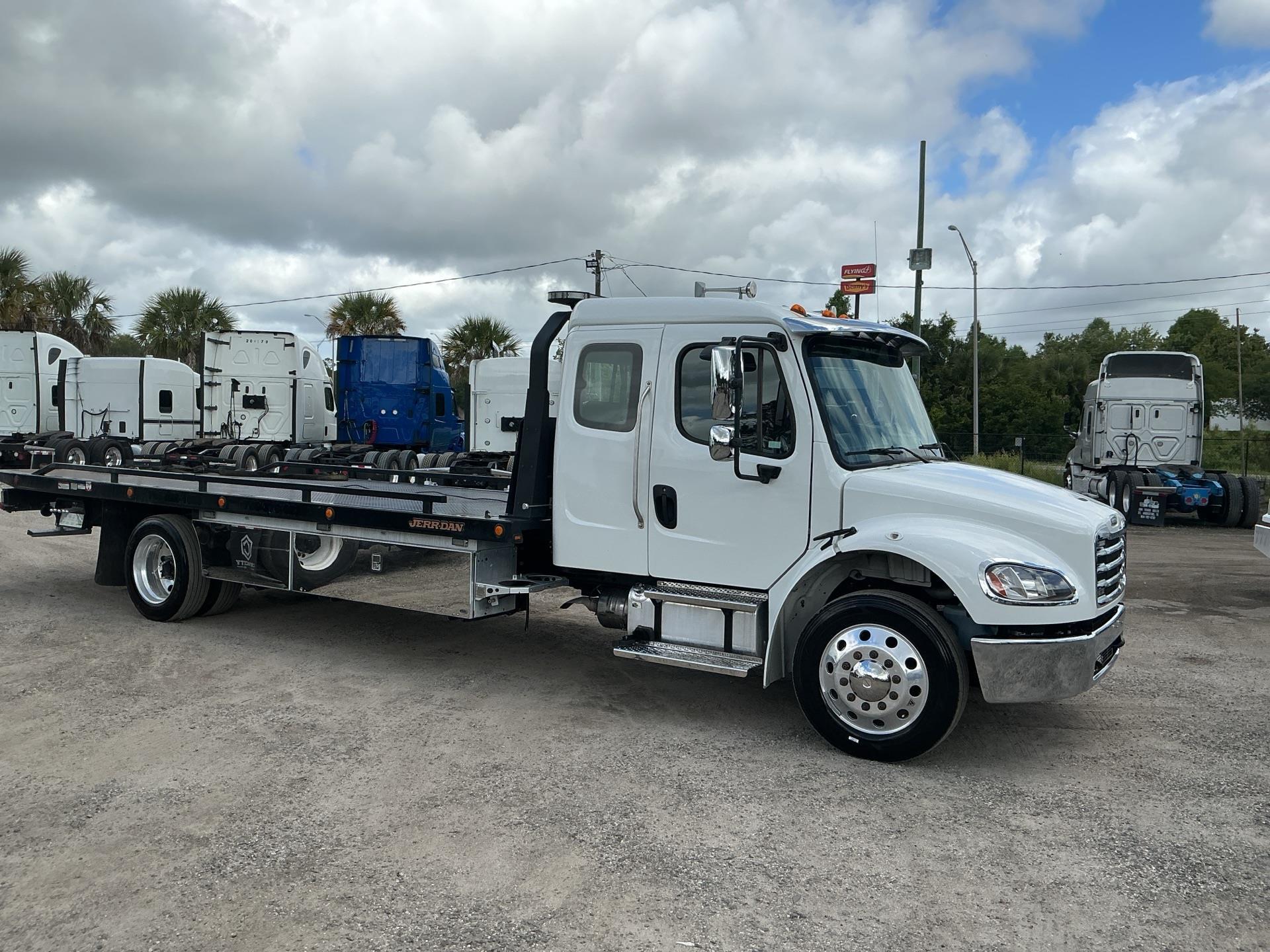 2024 Freightliner BUSINESS CLASS M2 106