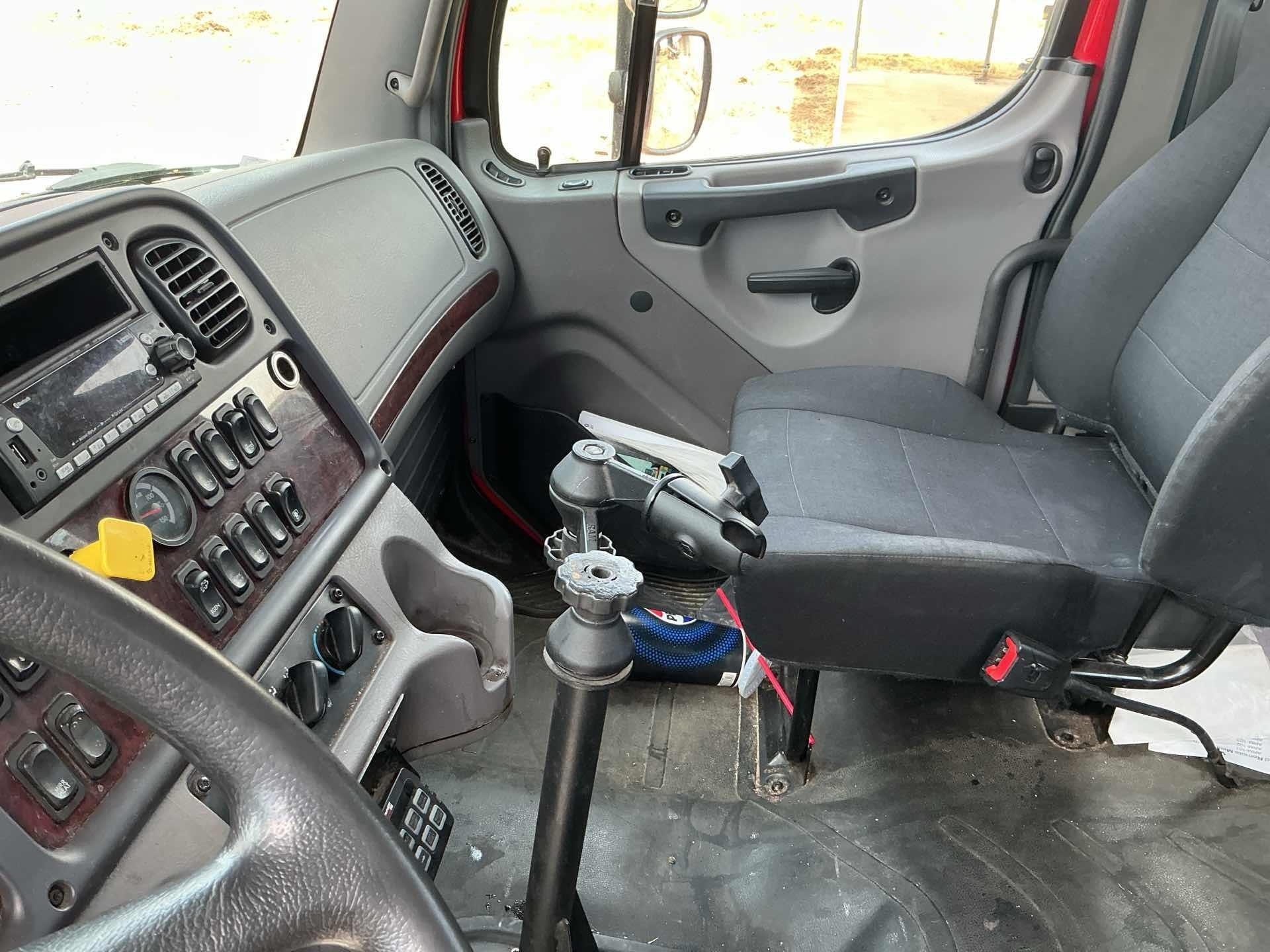 2023 Freightliner BUSINESS CLASS M2 106