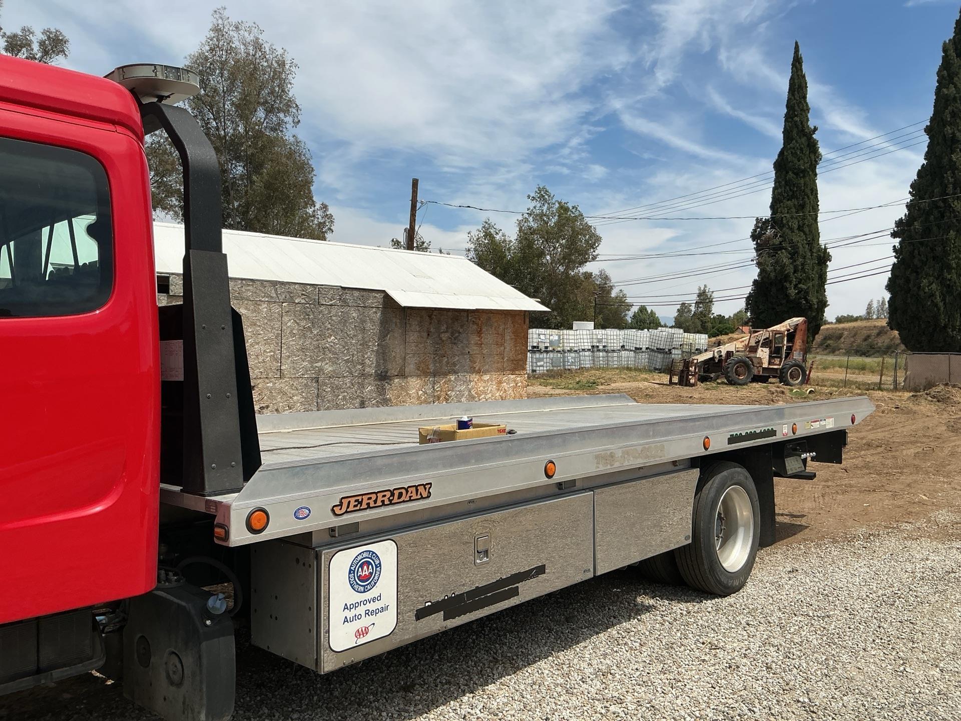 2023 Freightliner BUSINESS CLASS M2 106