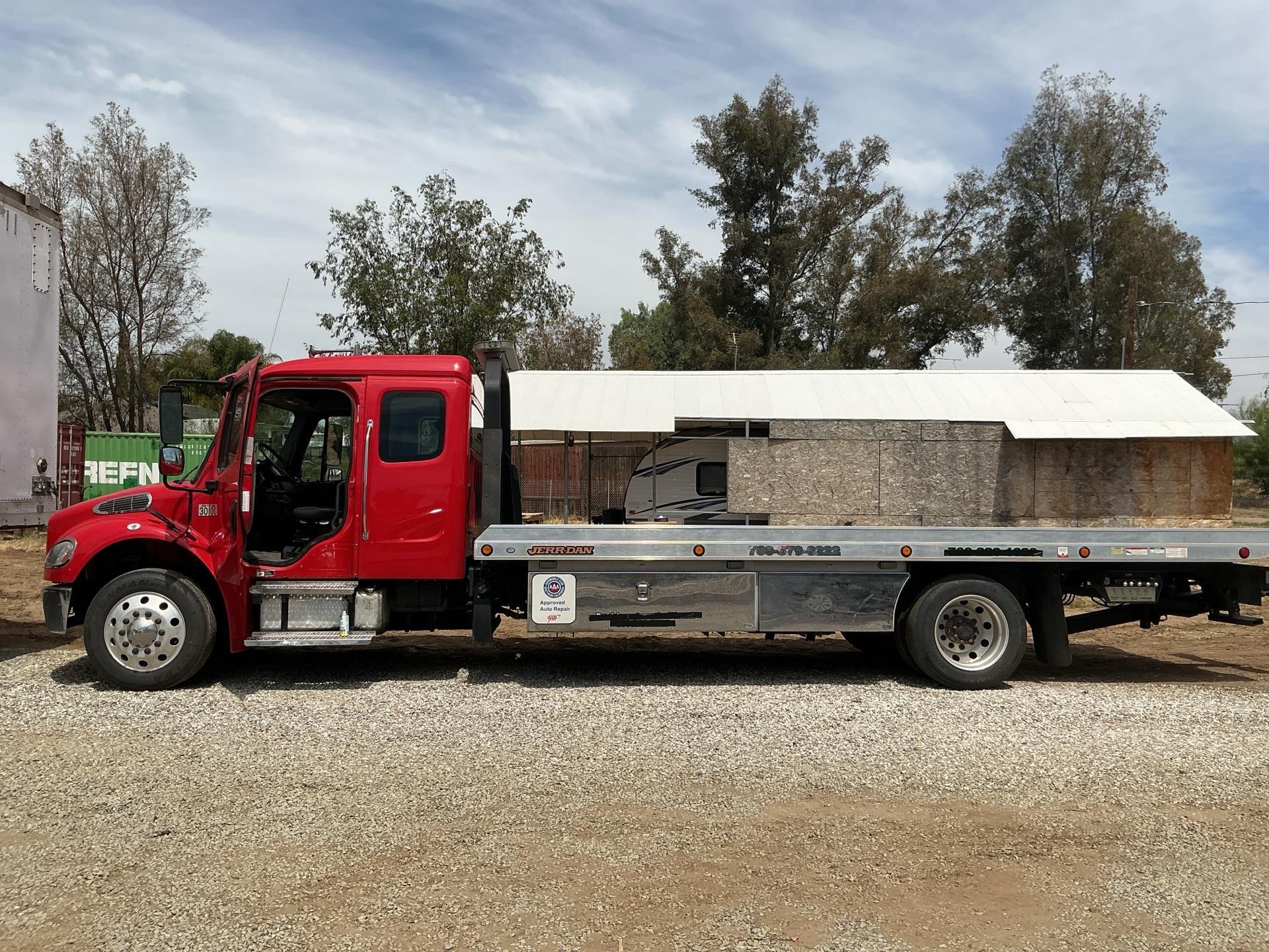 2023 Freightliner BUSINESS CLASS M2 106