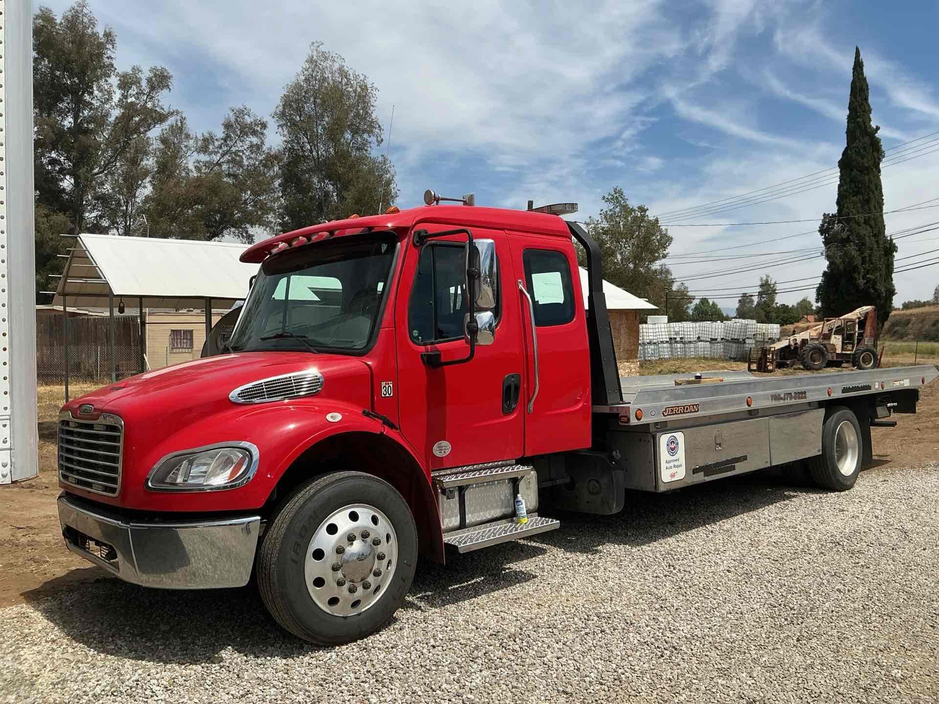 Photo of 2023 Freightliner BUSINESS CLASS M2 106