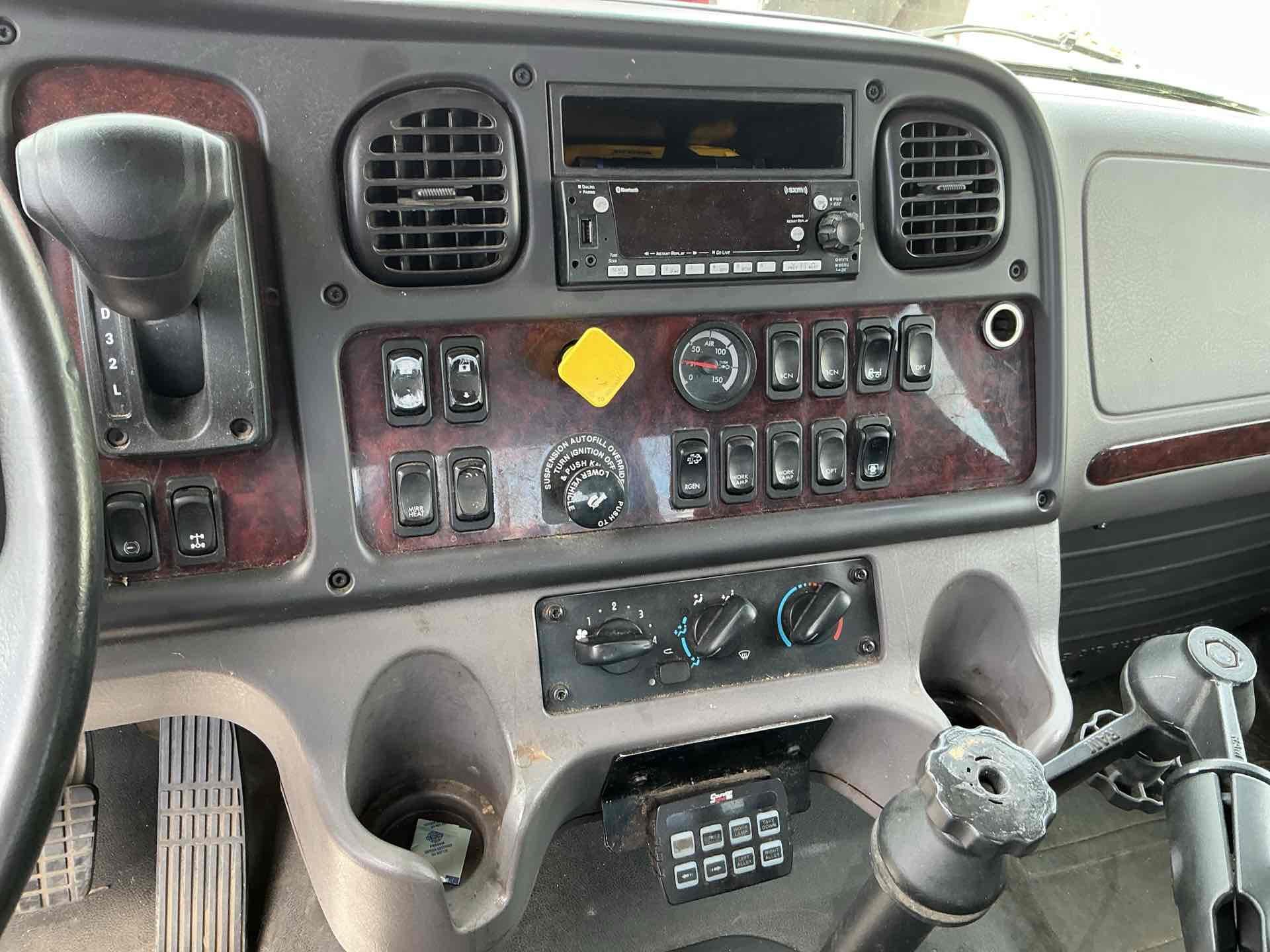 2023 Freightliner BUSINESS CLASS M2 106