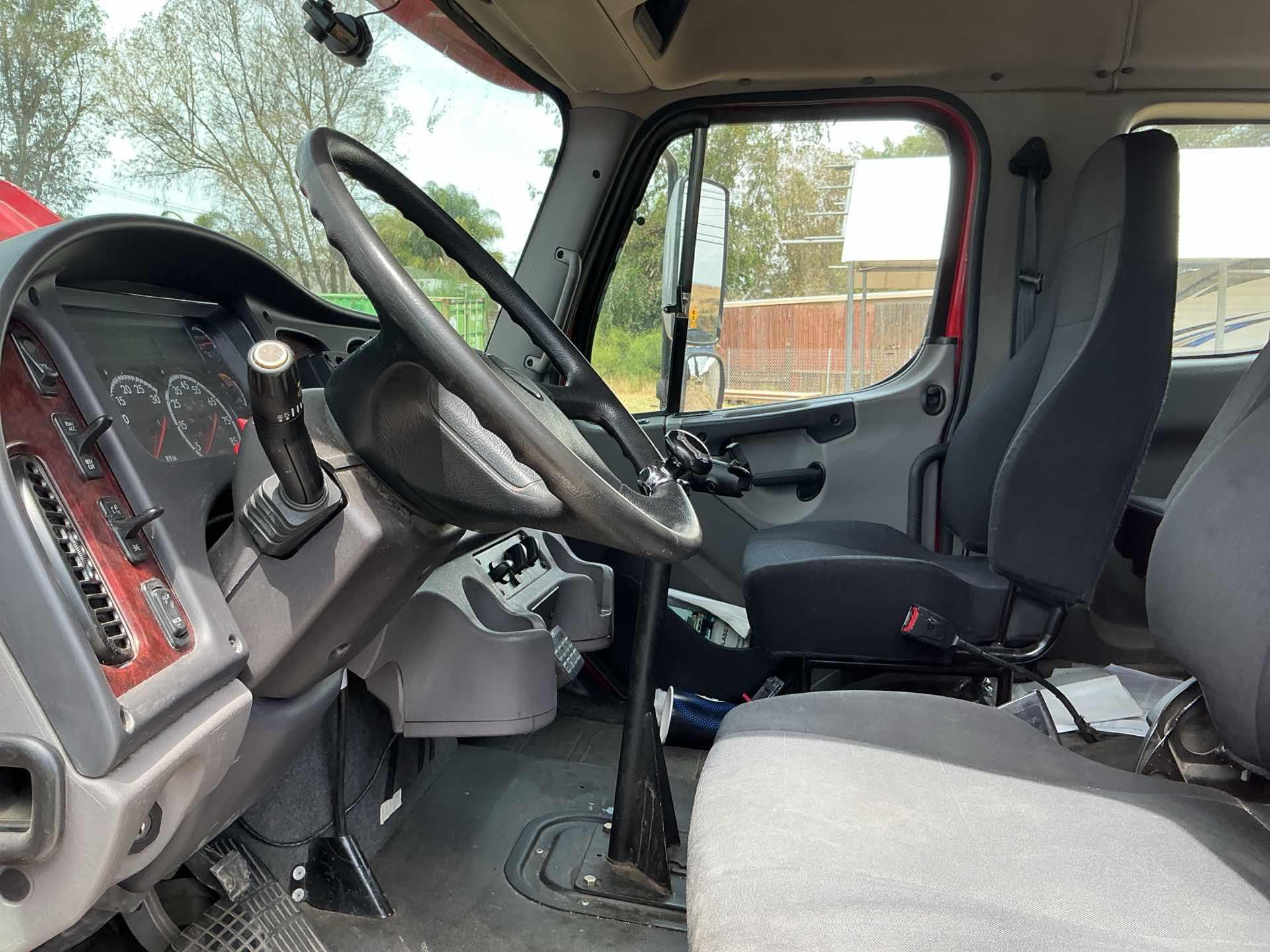 2023 Freightliner BUSINESS CLASS M2 106