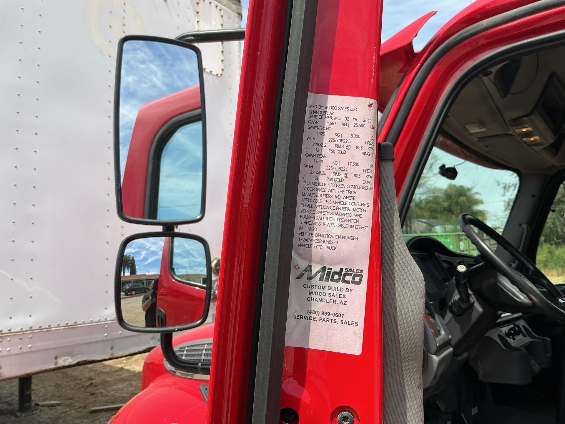 2023 Freightliner BUSINESS CLASS M2 106