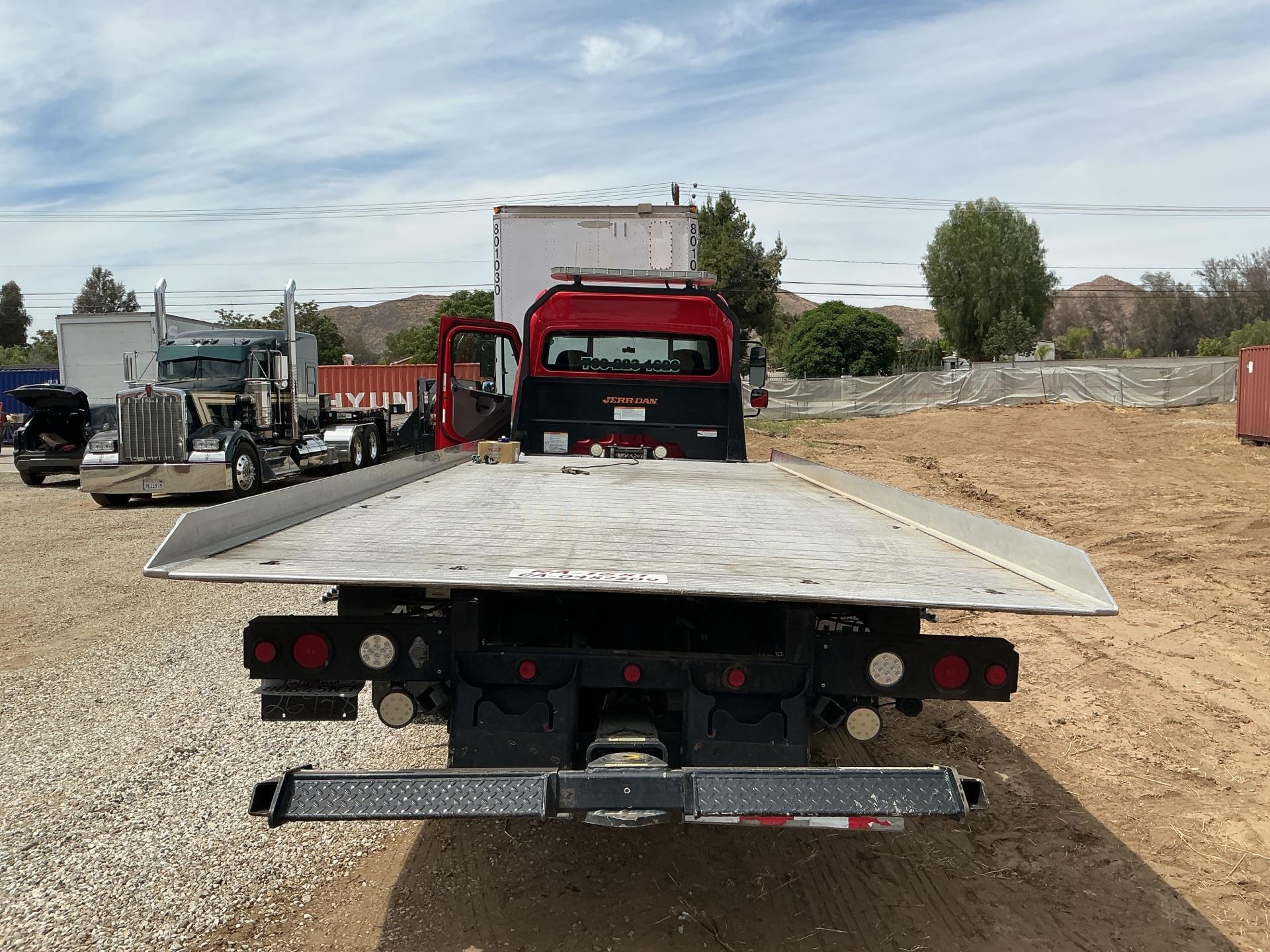 2023 Freightliner BUSINESS CLASS M2 106
