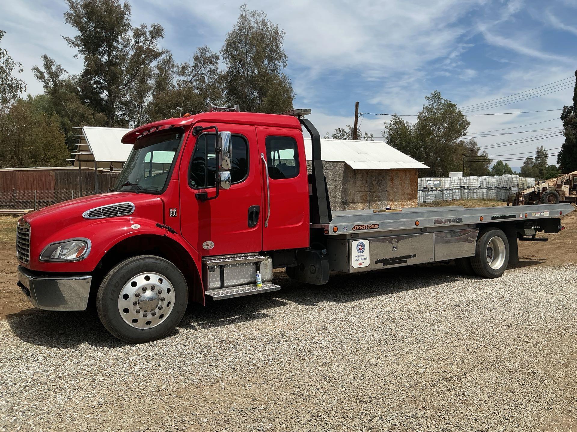 2023 Freightliner BUSINESS CLASS M2 106