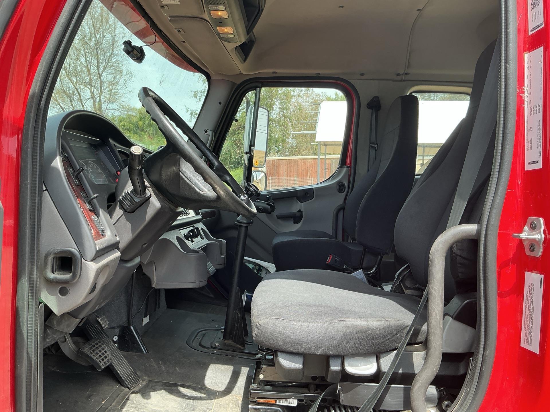 2023 Freightliner BUSINESS CLASS M2 106