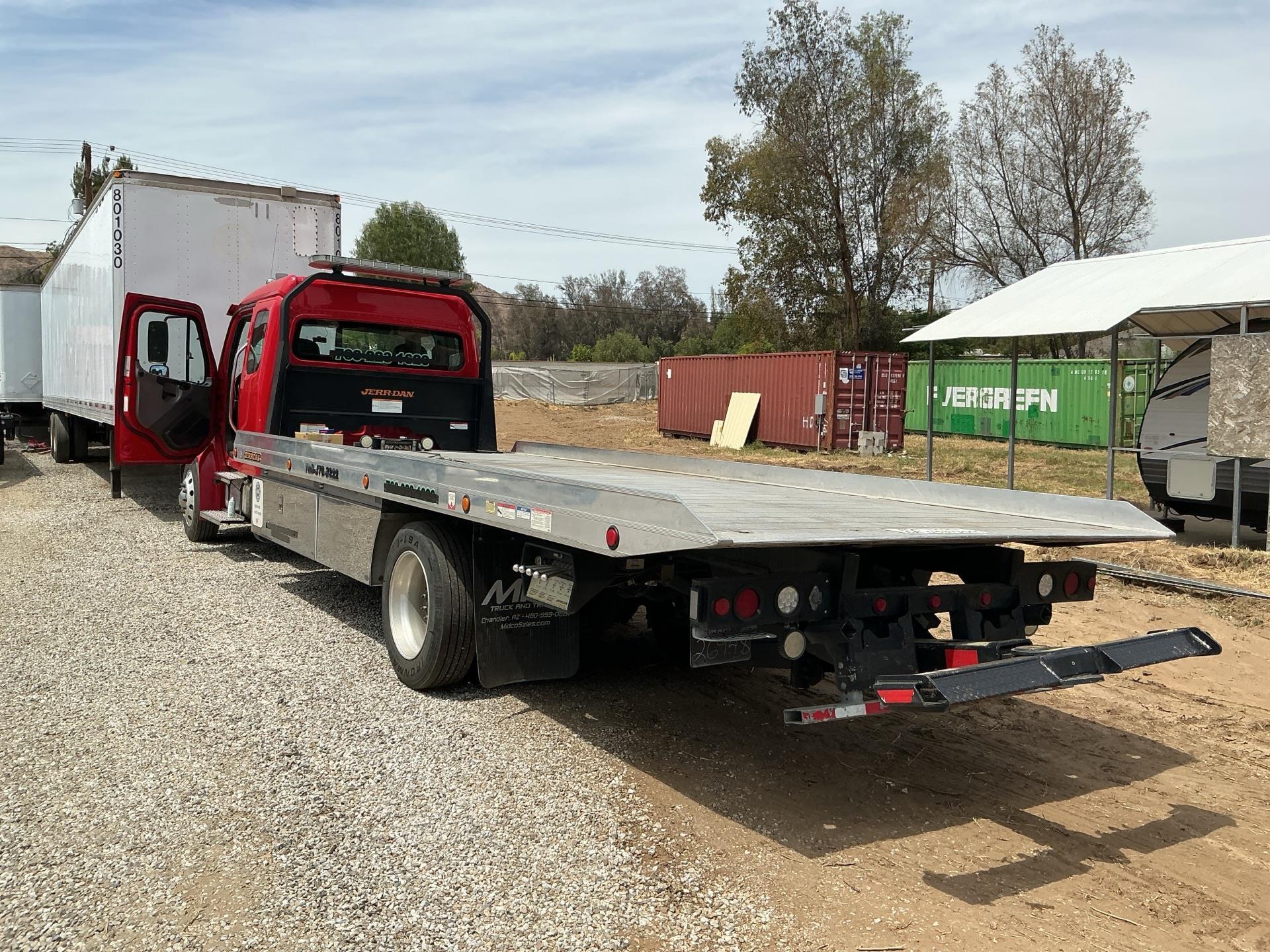 2023 Freightliner BUSINESS CLASS M2 106