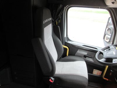 2023 Freightliner CASCADIA 126