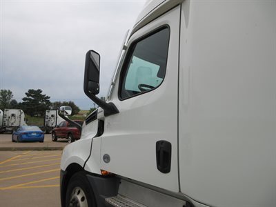 2023 Freightliner CASCADIA 126