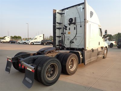 2022 Freightliner Cascadia 126