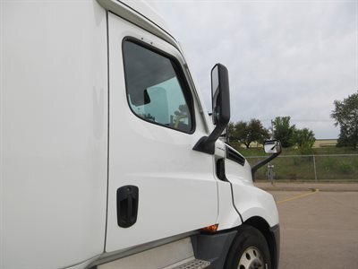 2023 Freightliner Cascadia 126