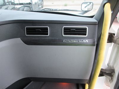 2023 Freightliner Cascadia 126