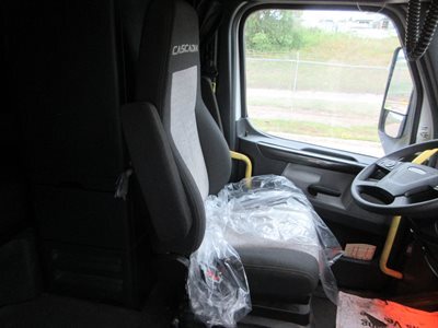 2023 Freightliner Cascadia 126
