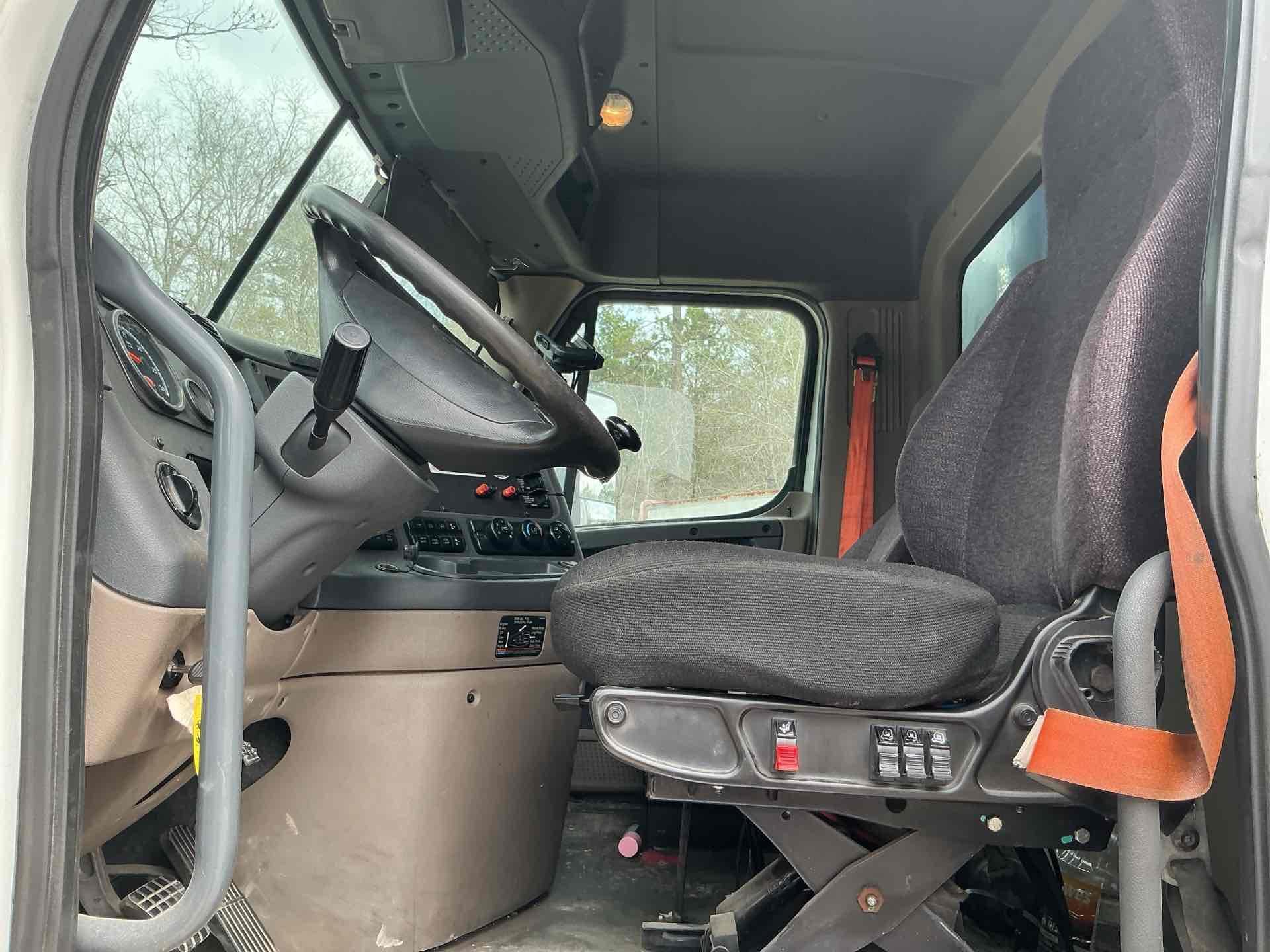 2017 Freightliner Cascadia 125