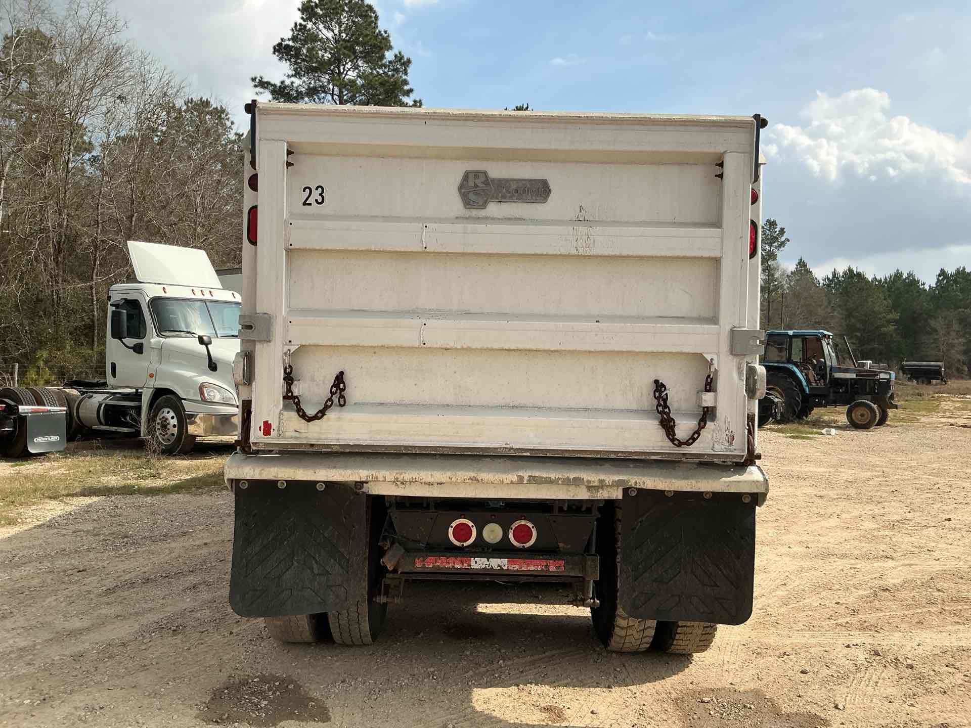 2014 Mack GU713