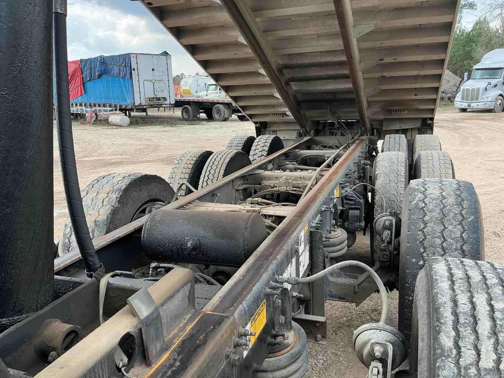 2014 Mack GU713