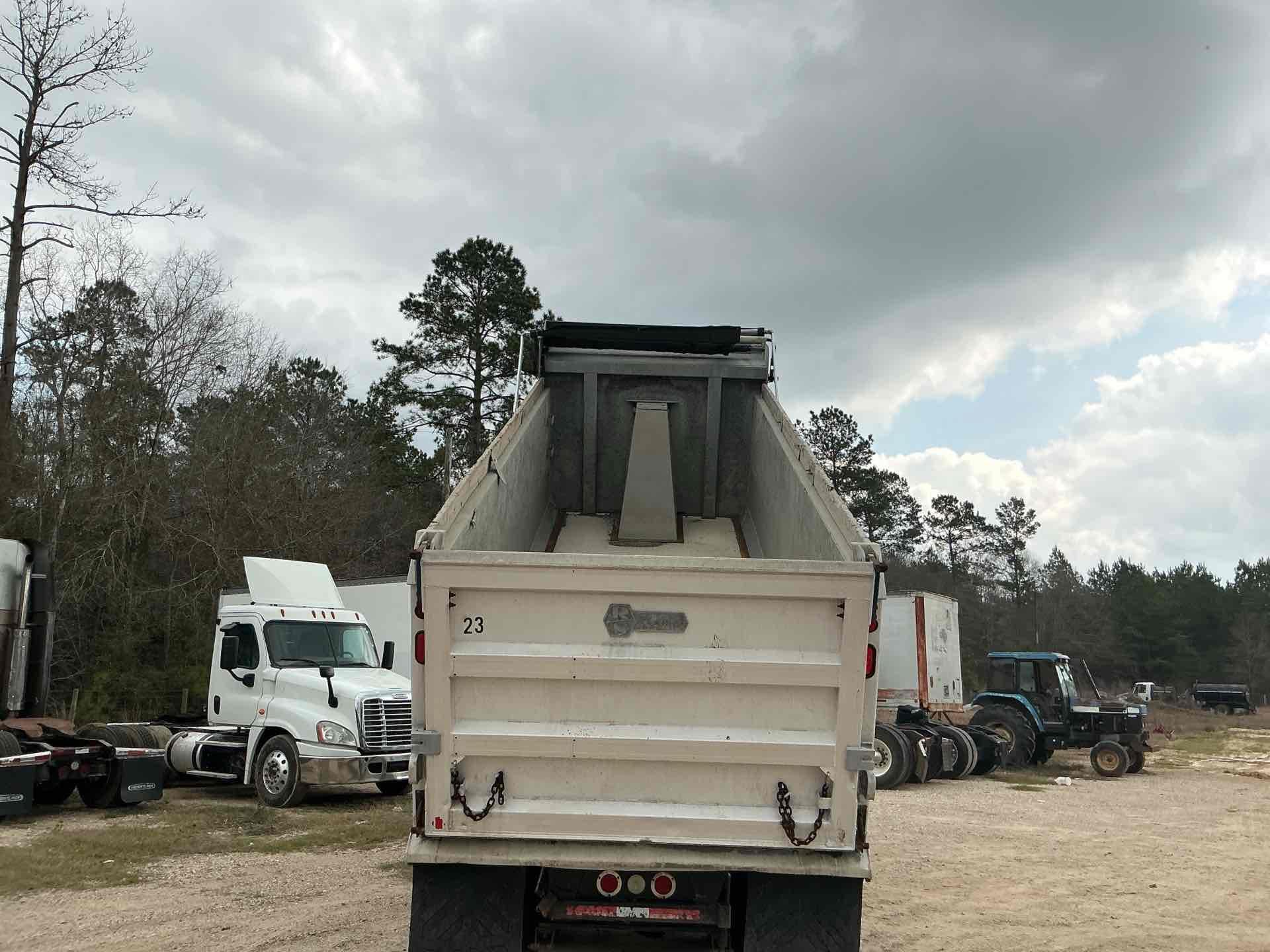 2014 Mack GU713