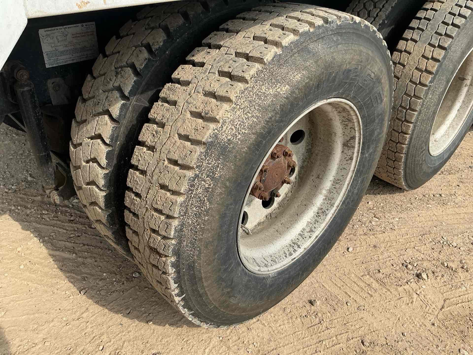 2014 Mack GU713