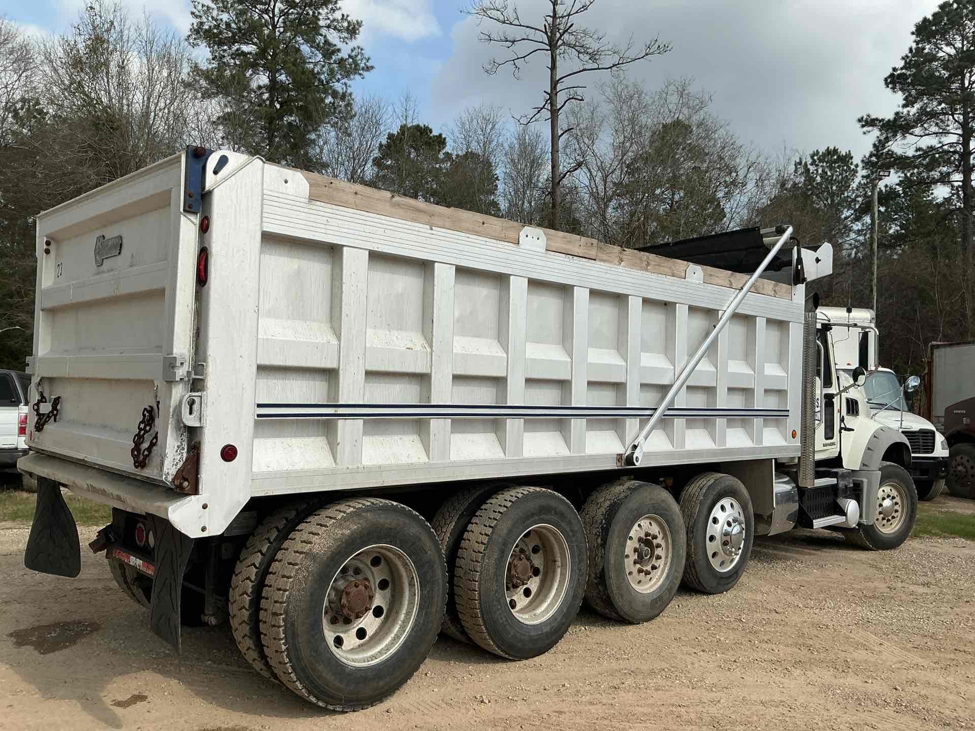2014 Mack GU713