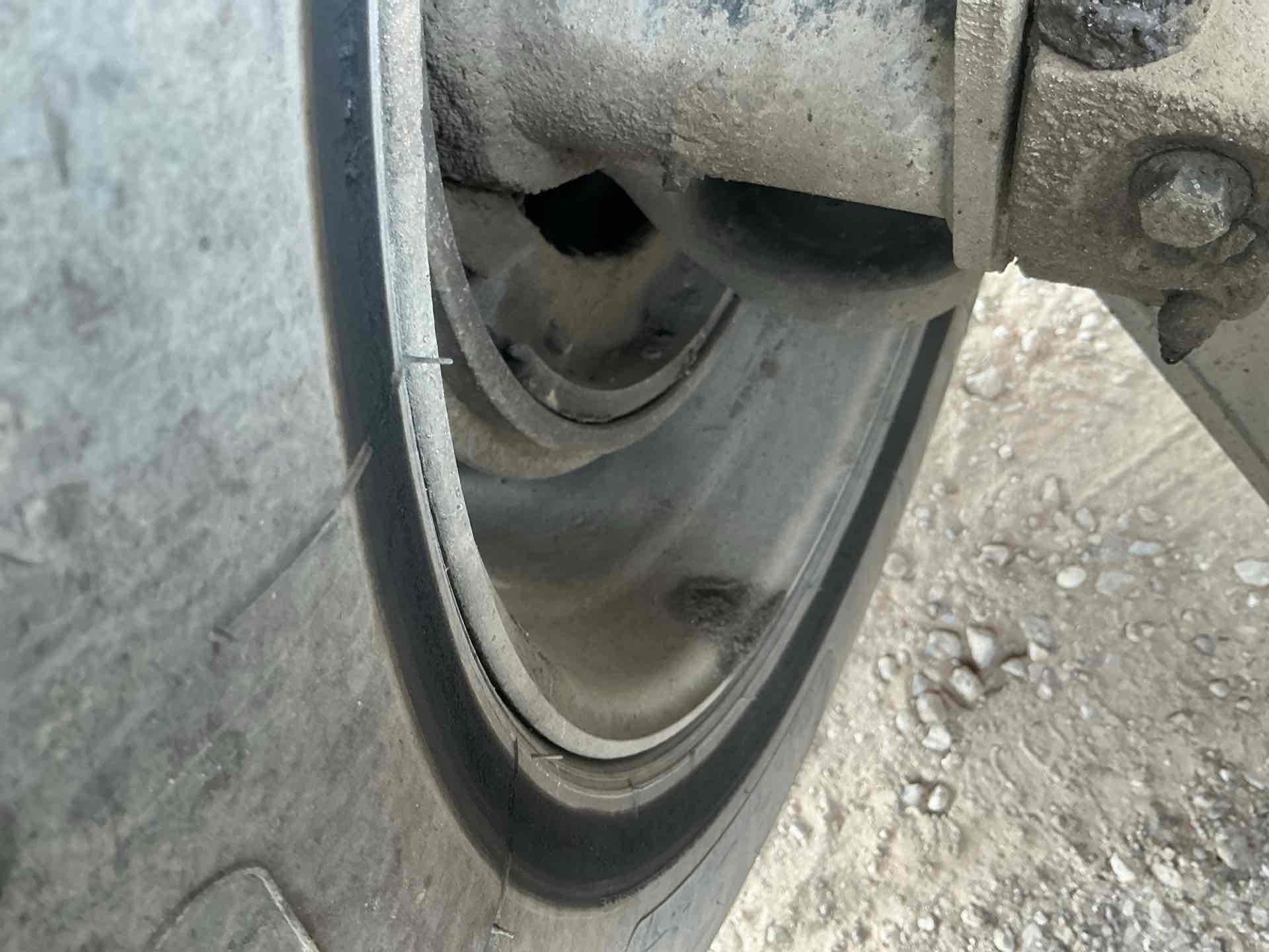 2014 Mack GU713