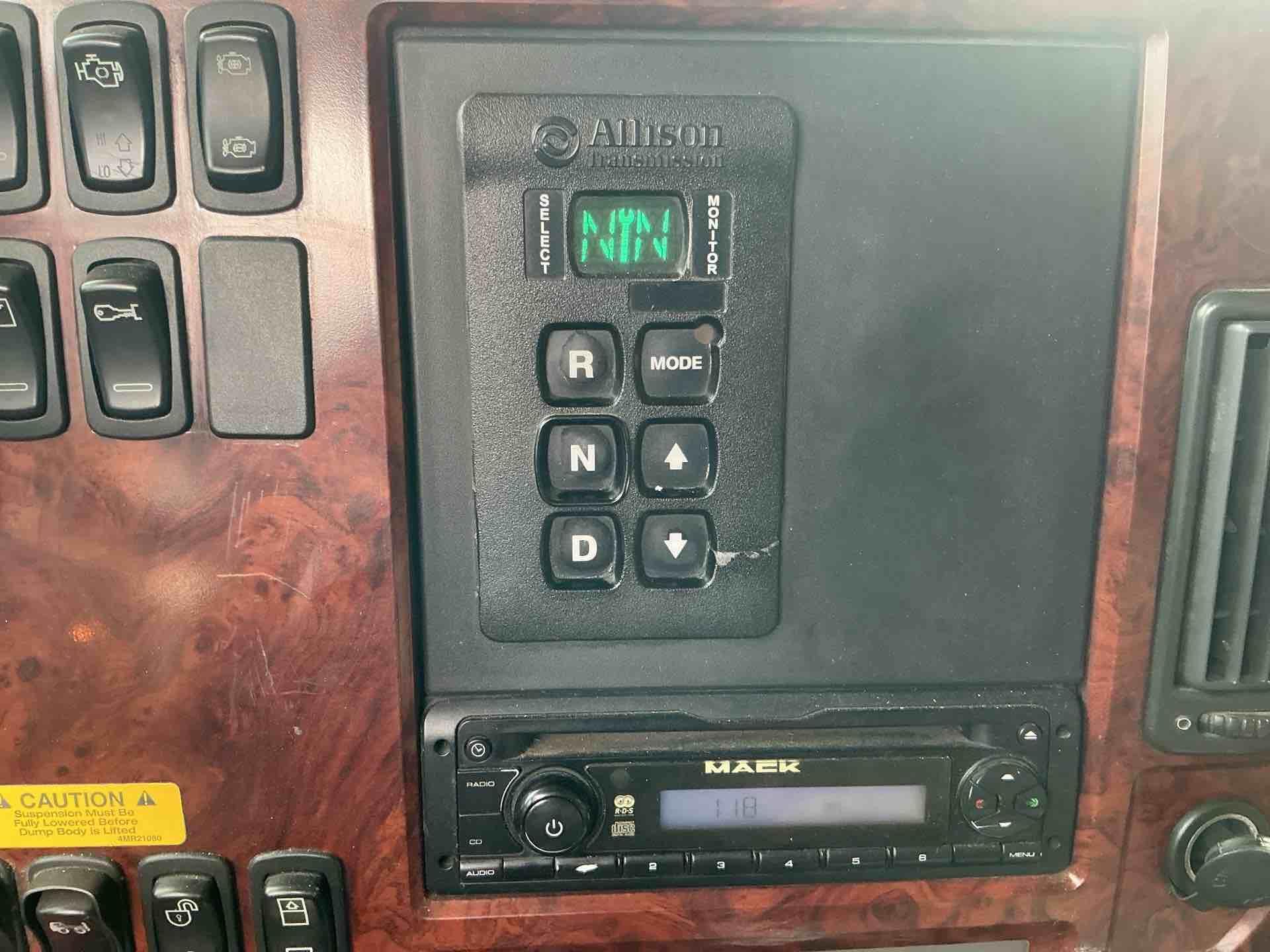 2014 Mack GU713