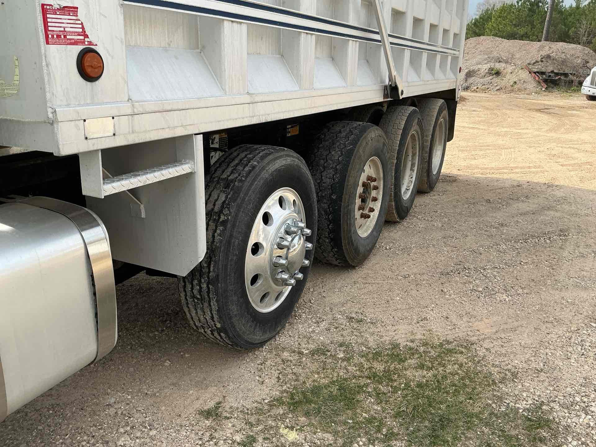 2014 Mack GU713