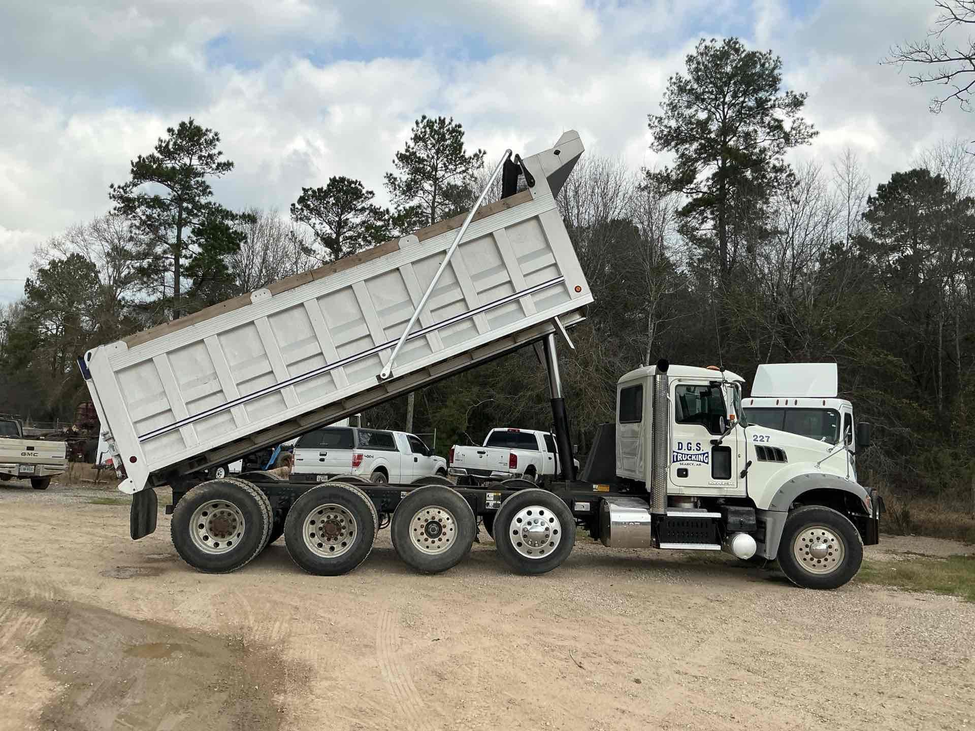 2014 Mack GU713