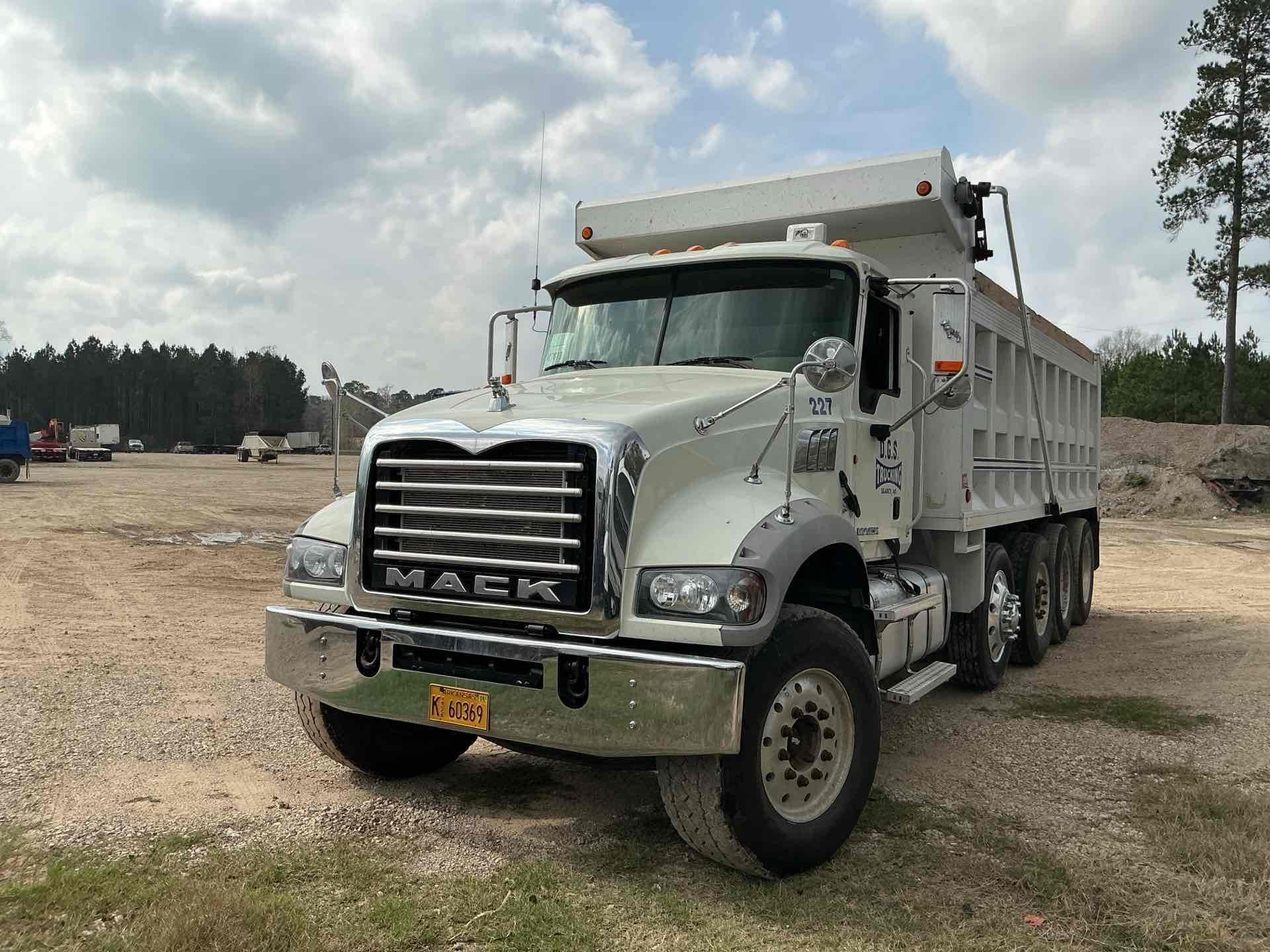 Photo of 2014 Mack GU713