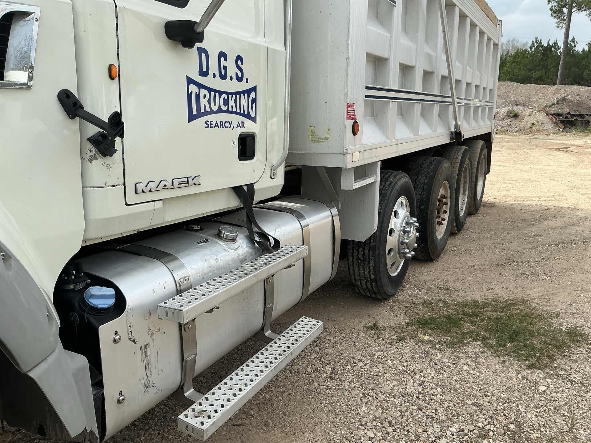 2014 Mack GU713