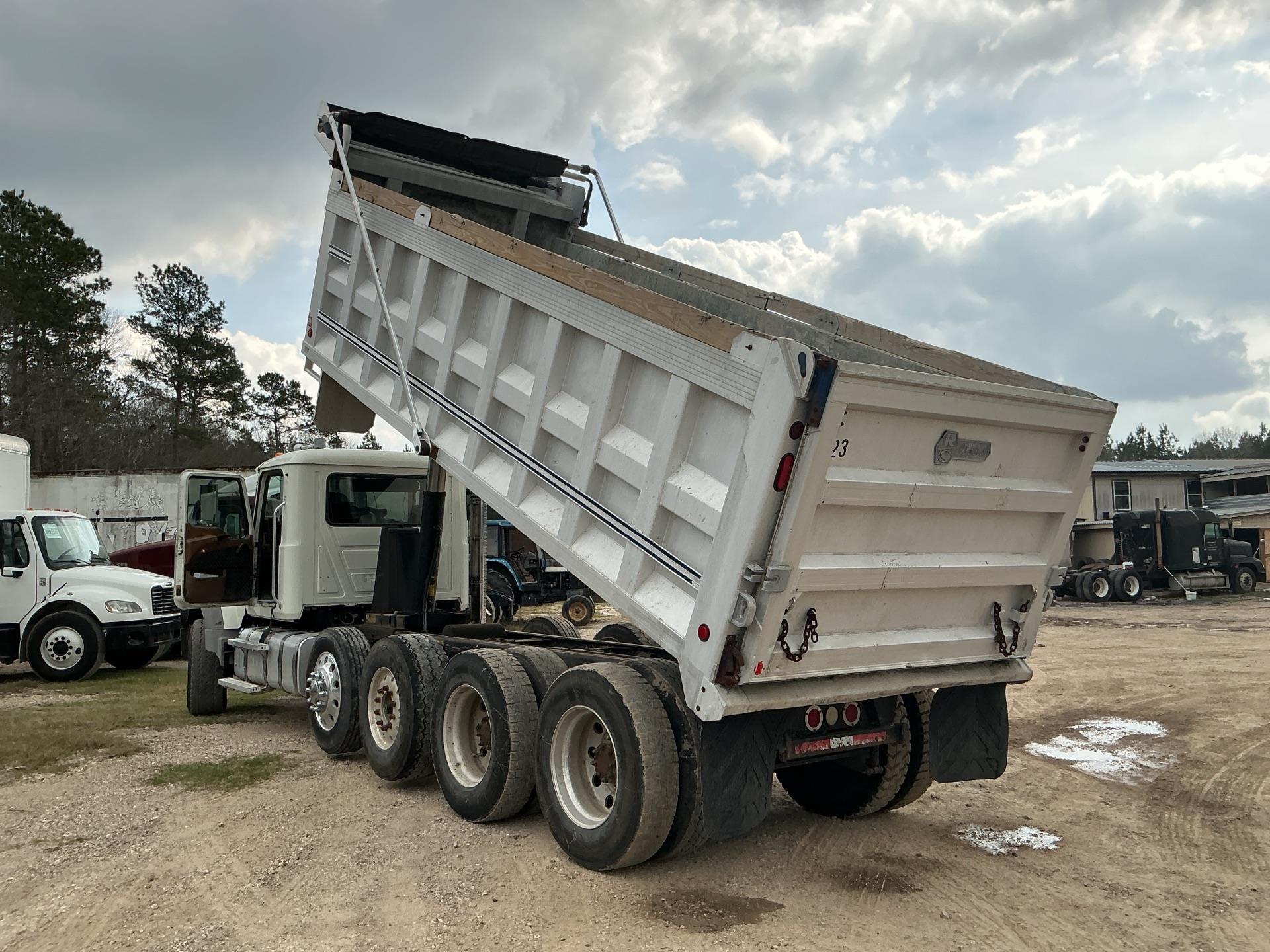2014 Mack GU713