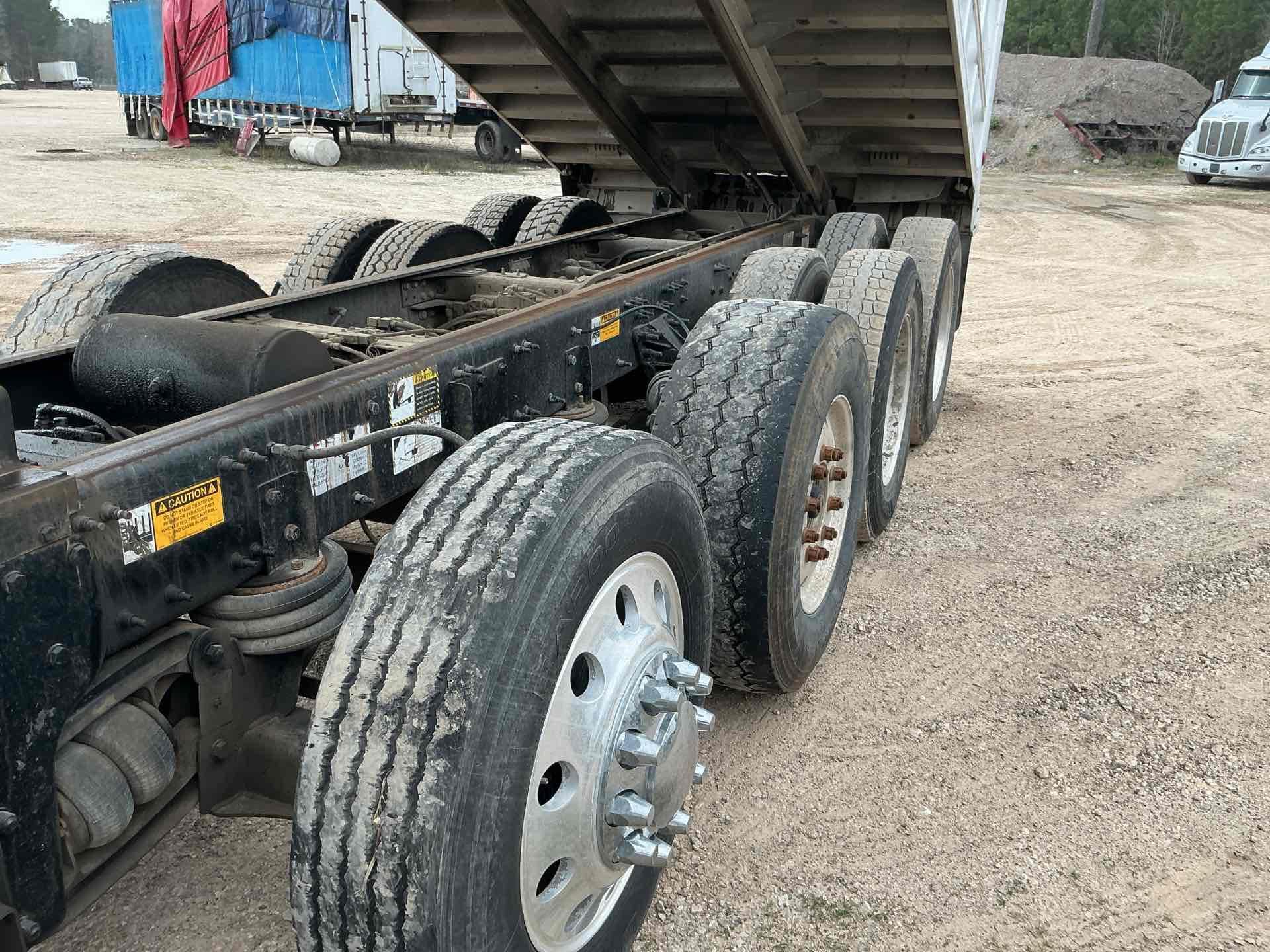 2014 Mack GU713