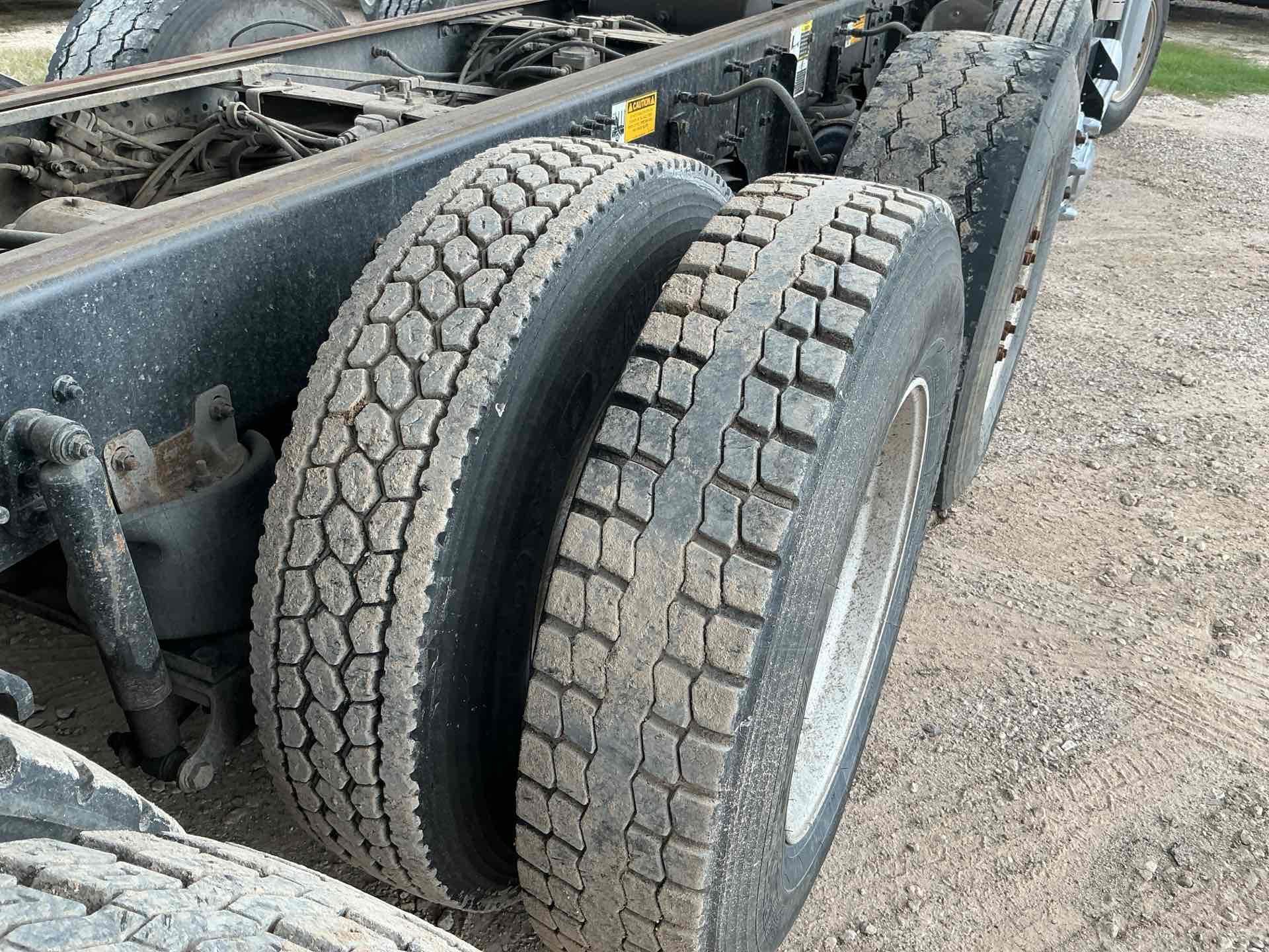 2014 Mack GU713