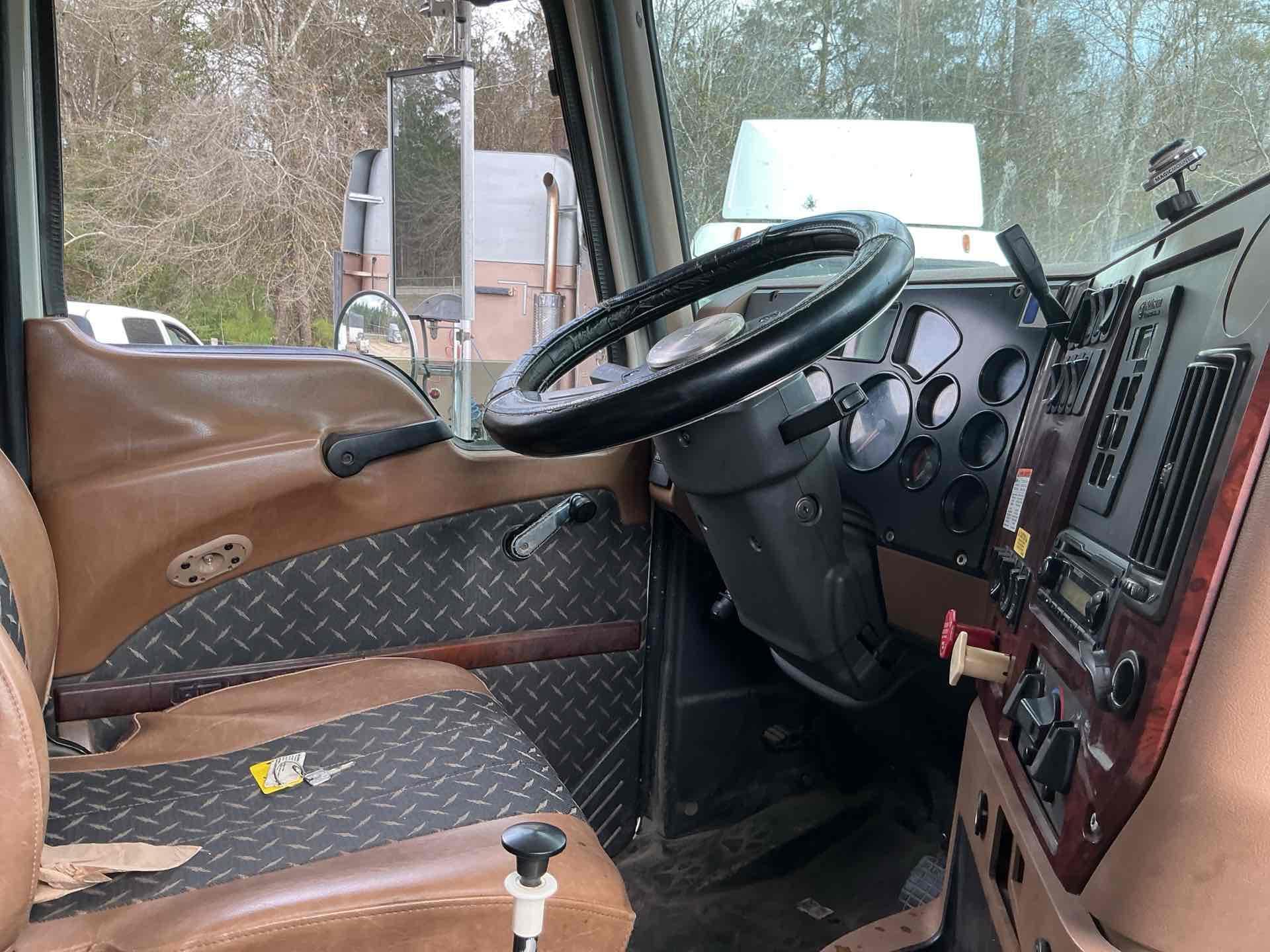 2014 Mack GU713