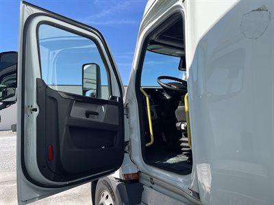 2022 Freightliner Cascadia 126