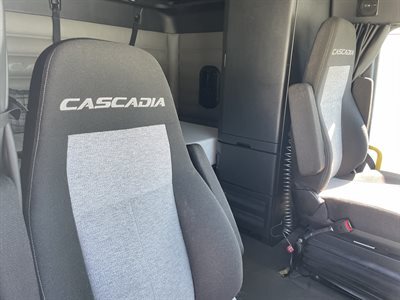 2022 Freightliner Cascadia 126