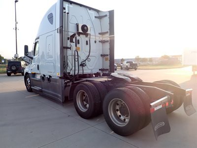 2022 Freightliner Cascadia 126